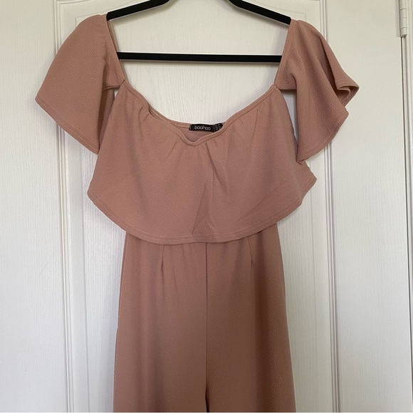 Boohoo Ava Off The Shoulder Ruffle Cullotte Jumpsuit Beige Size 10 NWT - Picture 4 of 8
